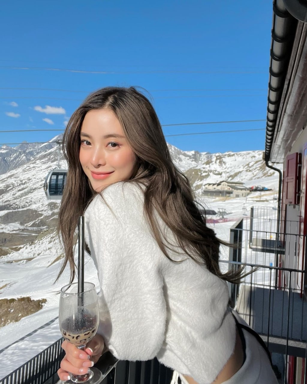 แปลว่า "ความงามของวัยหนุ่มสาว" - Sasha